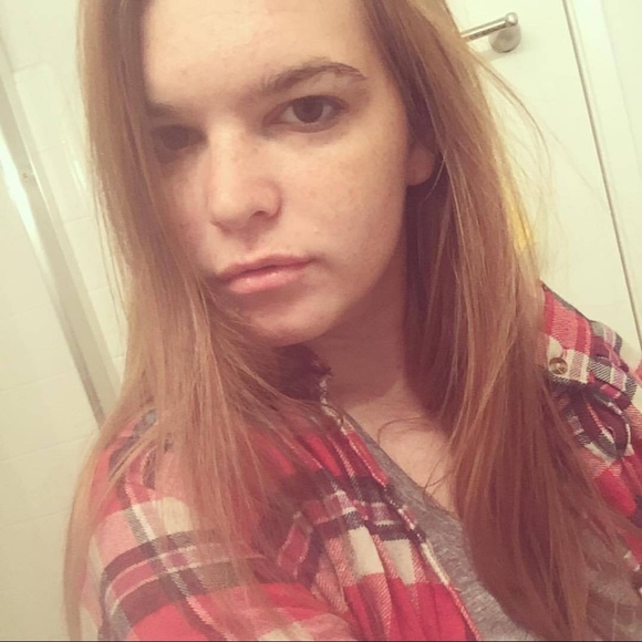 Meet your posher :) - Picture 3 of 4